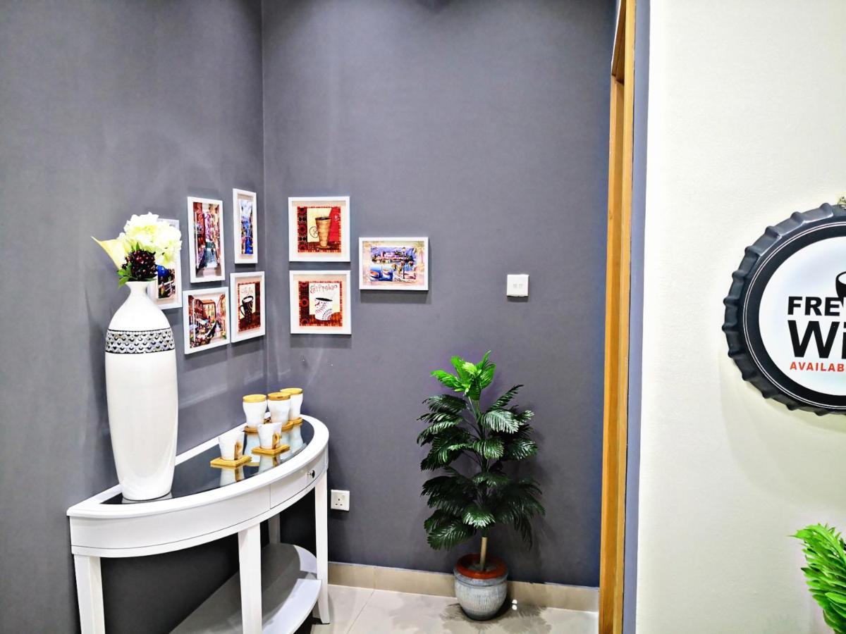 High Residency. Well Furnished & Spacious Apartment Maszkat Kültér fotó